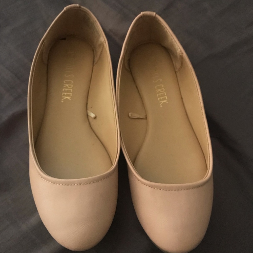 Nude flats